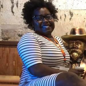 Meet your Posher, Olivia